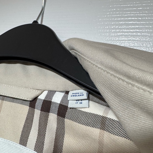 Burberry Trench Coat Women Size 2 worn once - Picture 3 of 4